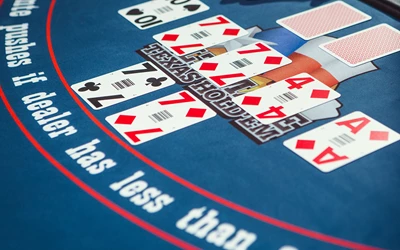 Live Ultimate Texas Hold'em Poker